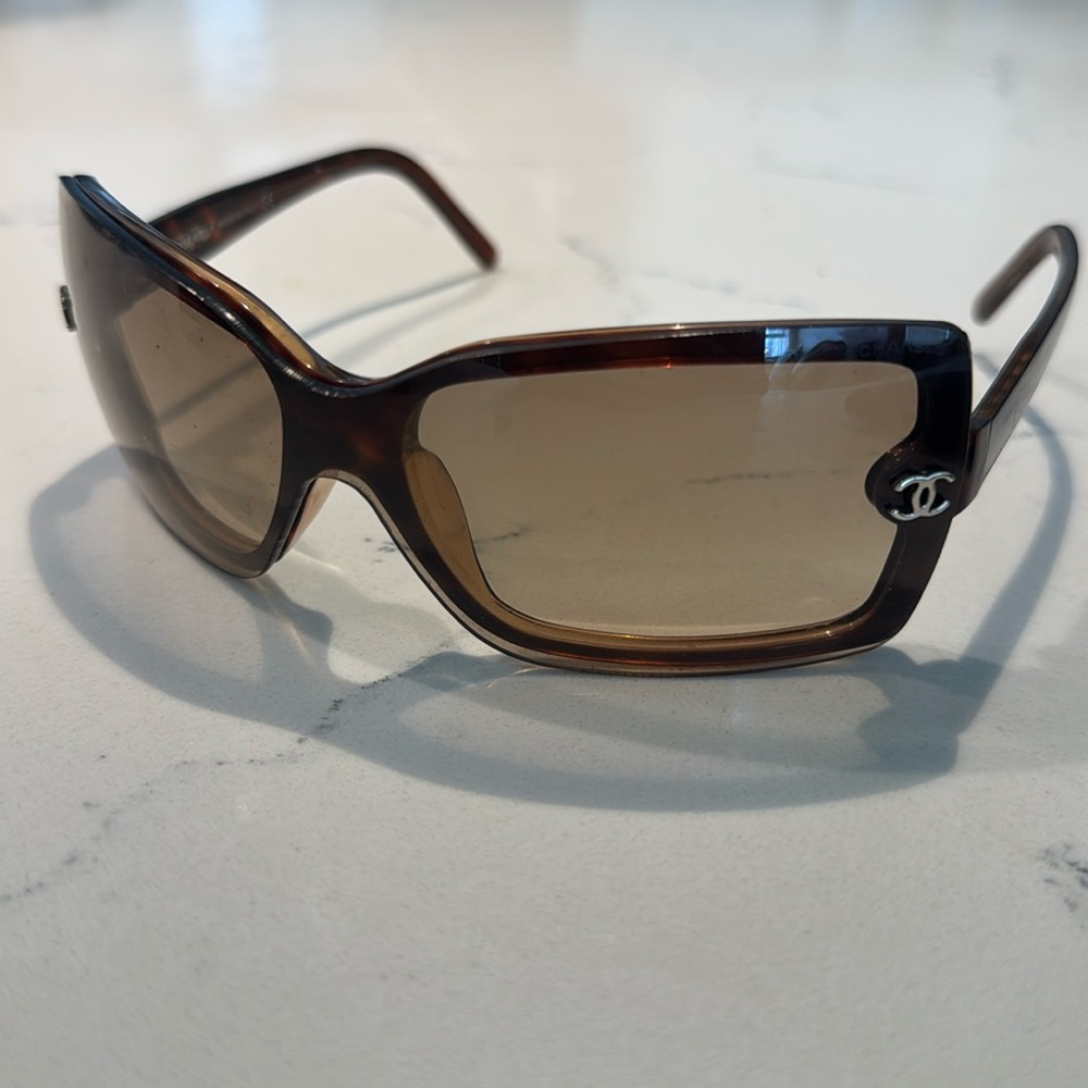 Vintage CHANEL SUNGLASSES, Excellent Condition authentic y2k